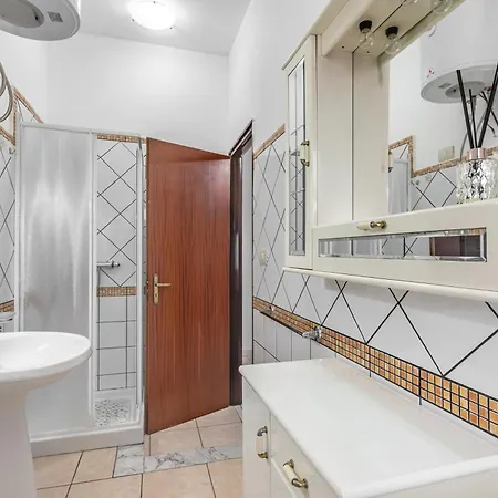 Cozy X2 - W/ Balcony 公寓 *